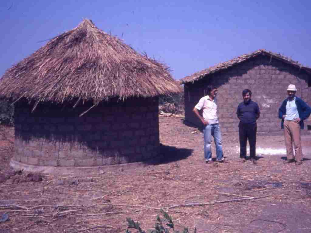 Padre Arilado Urbani All'arrivo A Niem (1986)