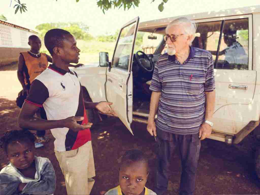 Amici Betharram Onlus Una Jeep Per Le Scuole Di Savana(4)